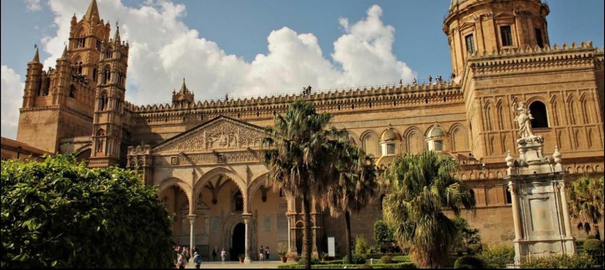 Dietro La Cattedrale Palermo Dış mekan fotoğraf